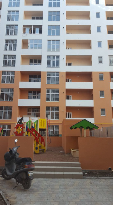 на переулке Смежный